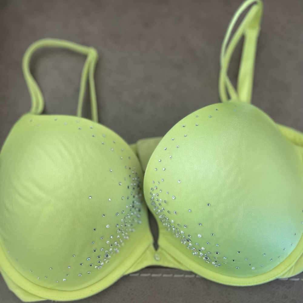 VS Very Sexy push-up.    36D
